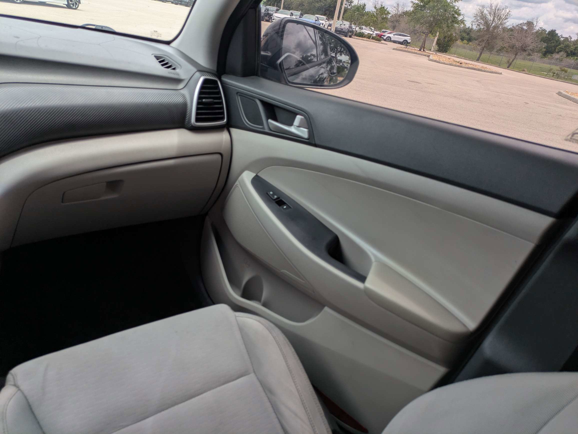 Used 2019 Black Noir Pearl Hyundai Value image 19