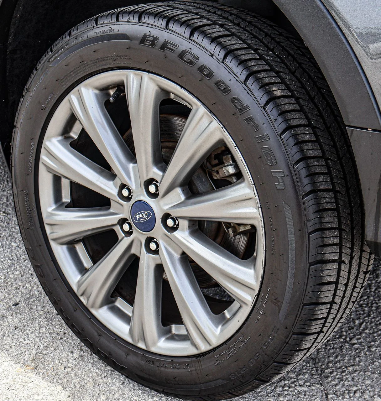 Used 2018 Magnetic Ford Titanium image 10