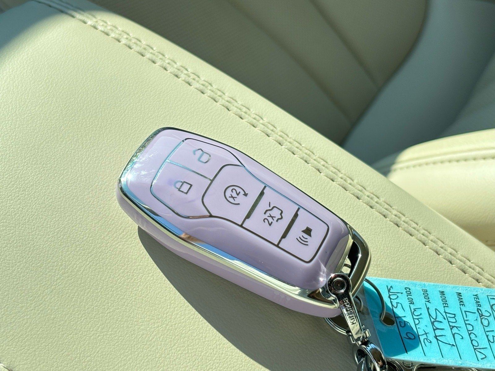 Used 2015 White Platinum Tri-Coat Metallic Lincoln Base image 22