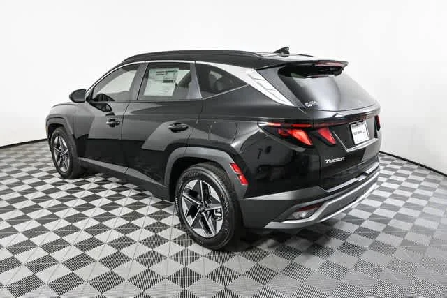 New 2026 Phantom Black Hyundai SEL FWD image 3
