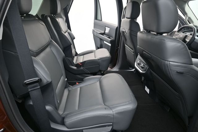 New 2027 Bronze Fire Metallic Tinted Clearcoat Ford Active image 31