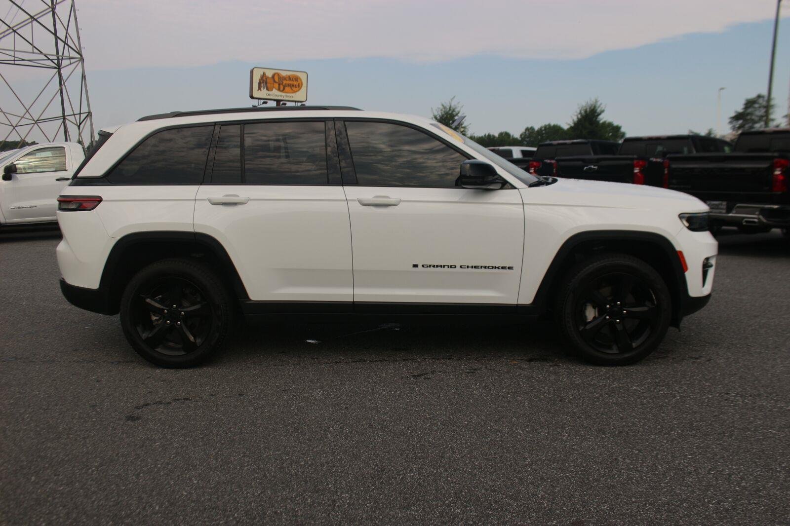 Used 2024 White Jeep Limited image 13