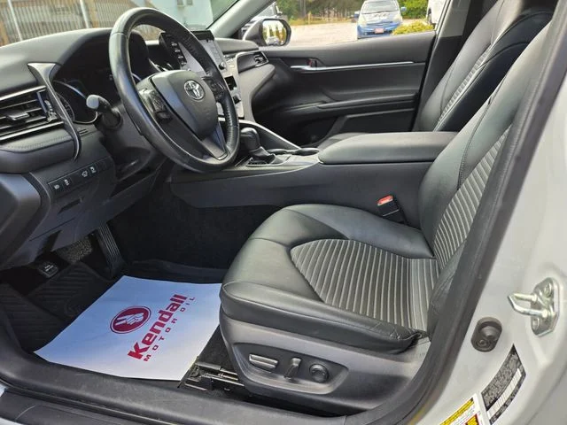 Used 2022 White Toyota SE image 10