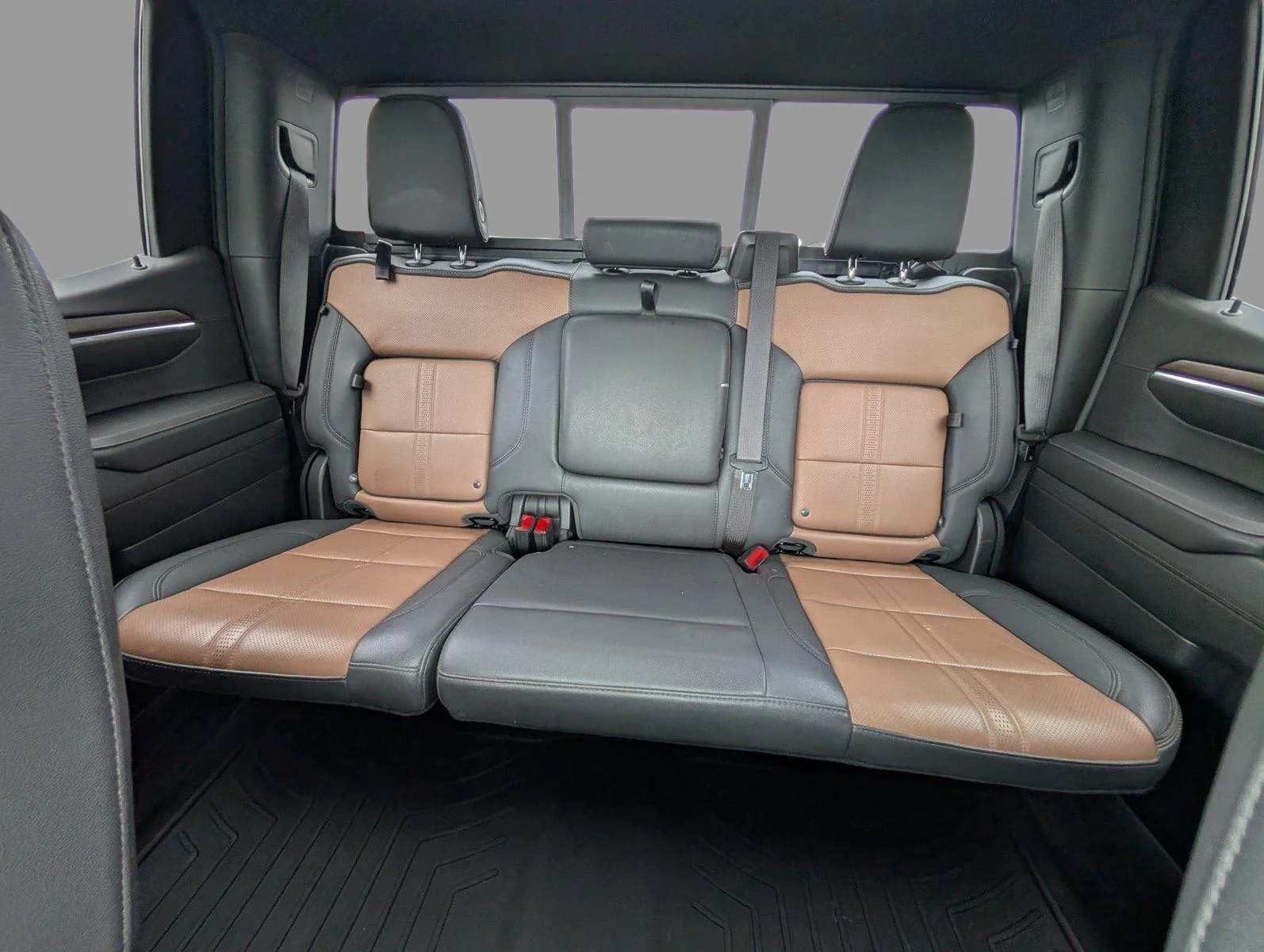 Used 2024 Black Chevrolet High Country image 15