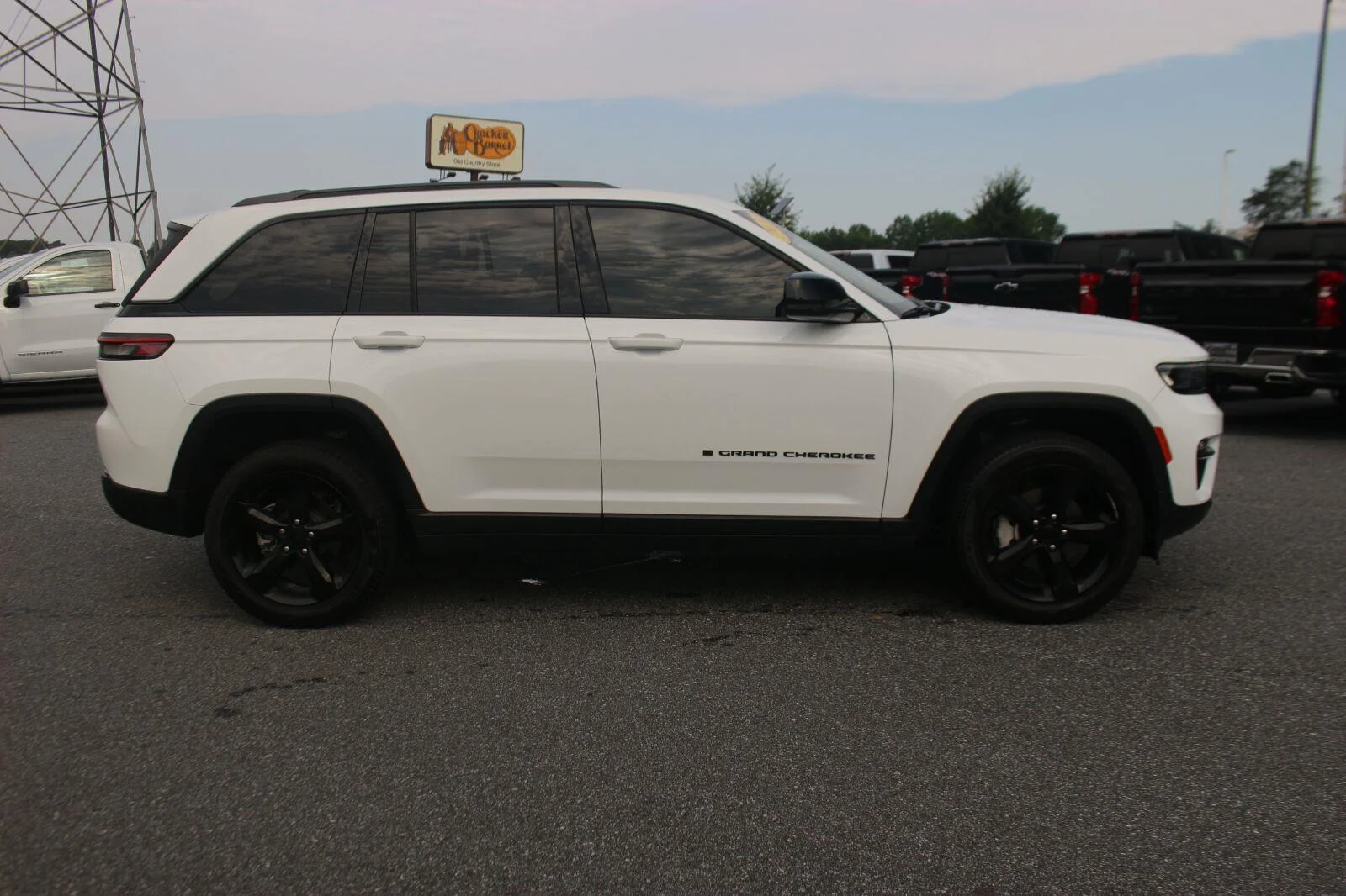 Used 2024 White Jeep Limited image 13