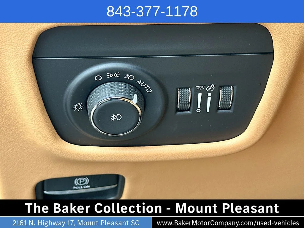 Used 2025 Diamond Black Jeep Summit image 10
