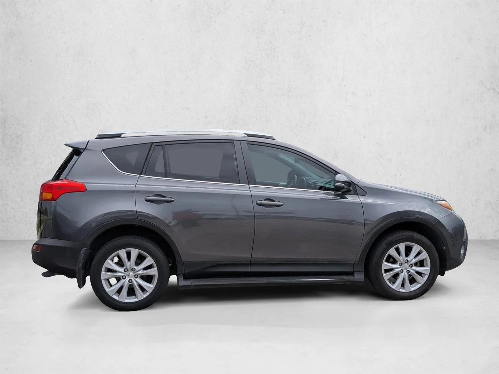 Used 2015 Magnetic Gray Metallic Toyota Limited image 2