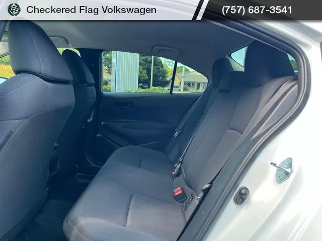 Used 2022 White Toyota LE image 25