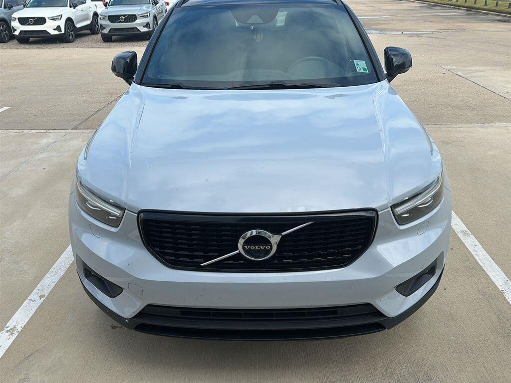 Used 2021 Glacier Silver Metallic Volvo R-Design image 3