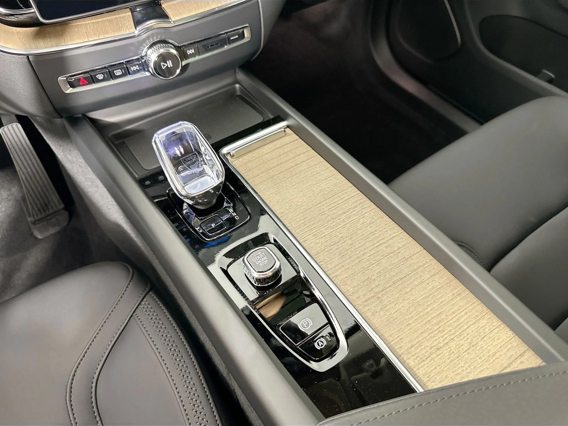 2026 Volvo XC60 Plus - Photo 16