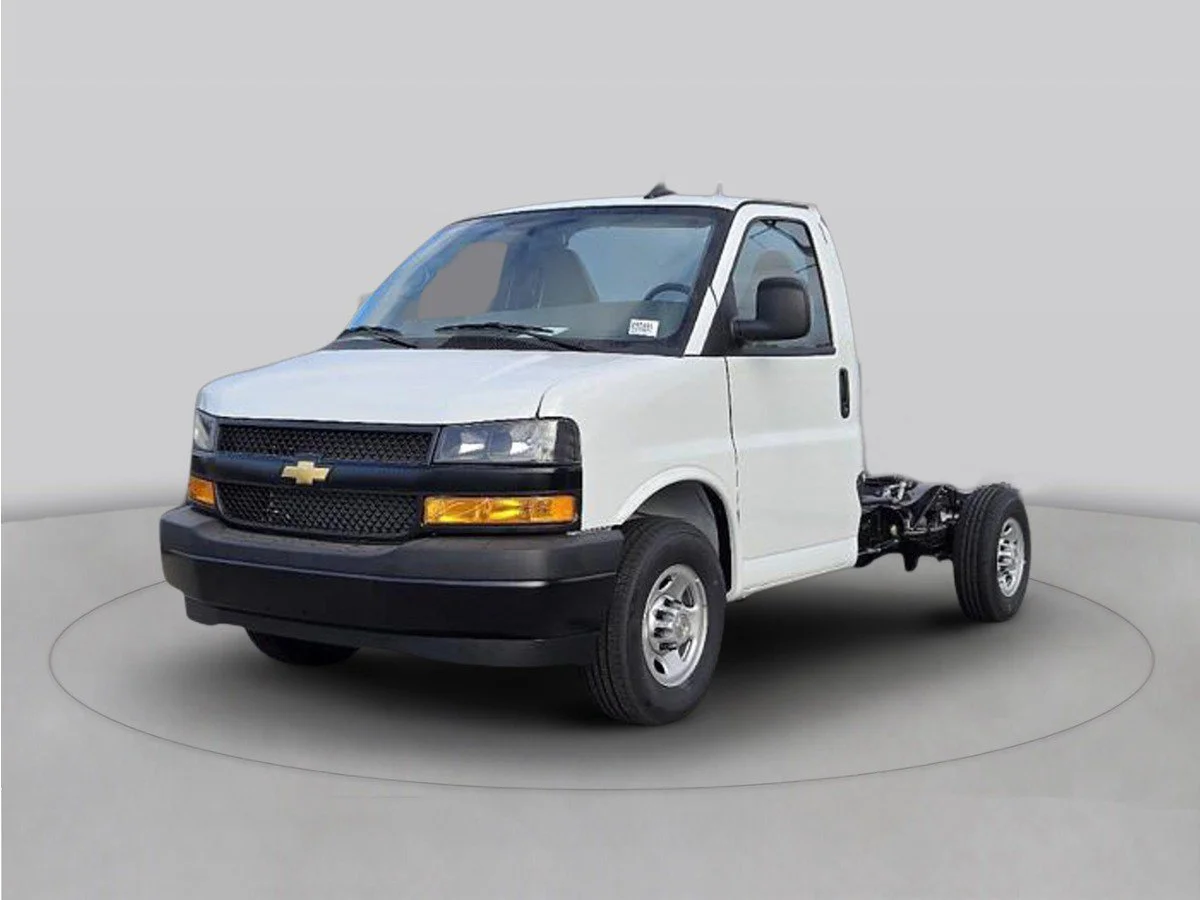 New 2026 Summit White Chevrolet 1WT image 1
