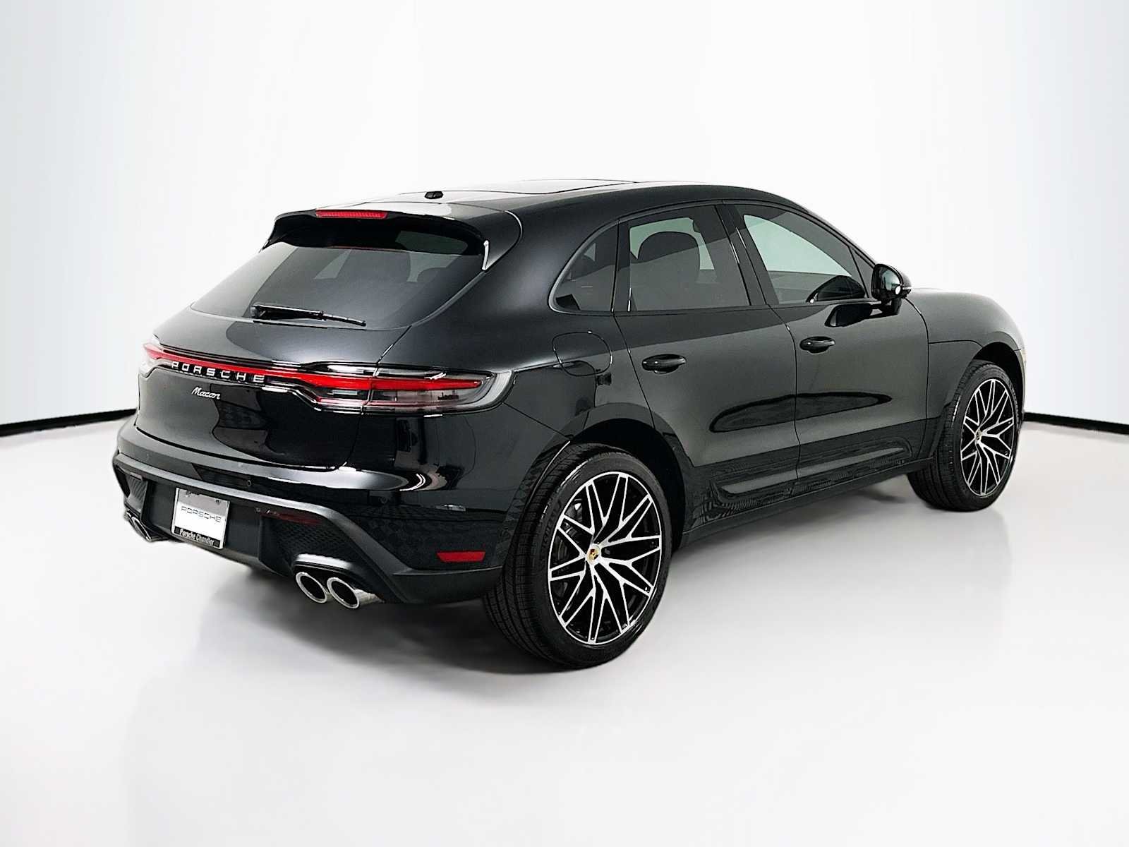2025 Porsche Macan T - Photo 9