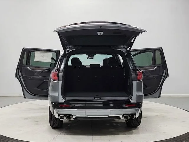 2026 GMC Acadia Denali - Photo 14