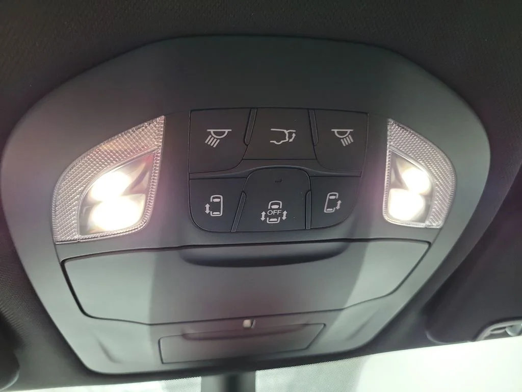 New 2027 Diamond Black Crystal Pearl-Coat Exterior Paint Chrysler Select image 19