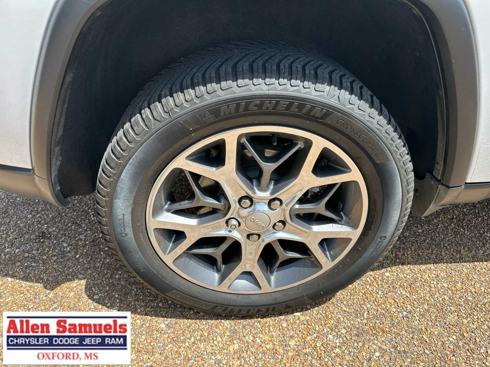 Used 2022 Bright White Clearcoat Jeep Limited image 52