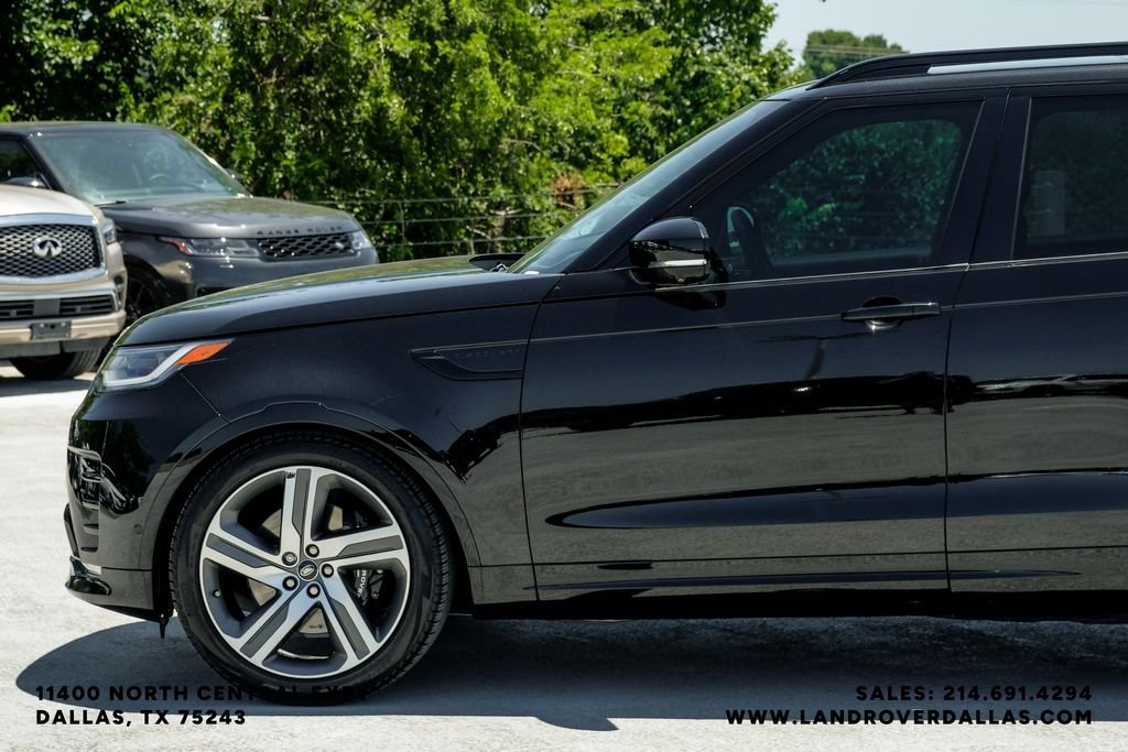 Certified Used 2025 Black Land Rover Metropolitan Edition image 14