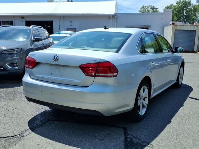 Used 2012 Silver Volkswagen 2.5 SE image 8