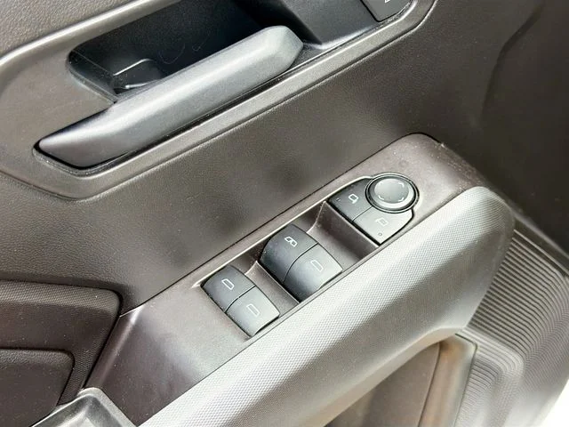 Used 2025 White Chevrolet Trail Boss image 18