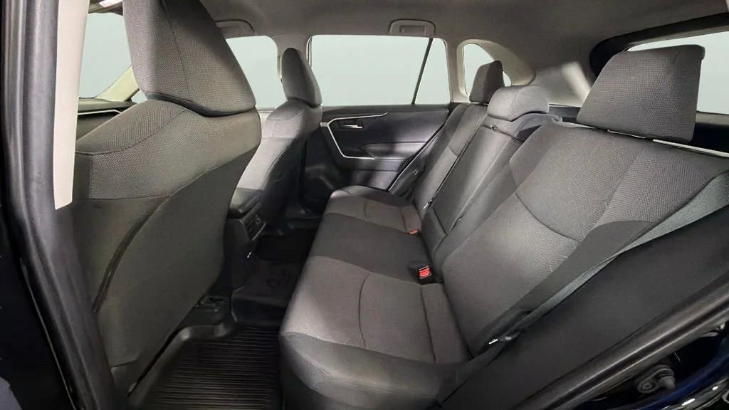 2025 Toyota RAV4 XLE - Photo 26