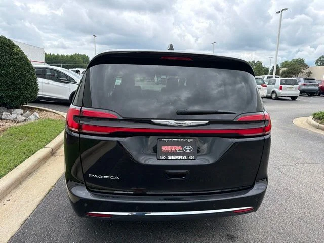 Used 2024 Black Chrysler Touring L image 8