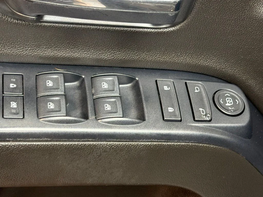 Used 2018 Summit White GMC Base image 20