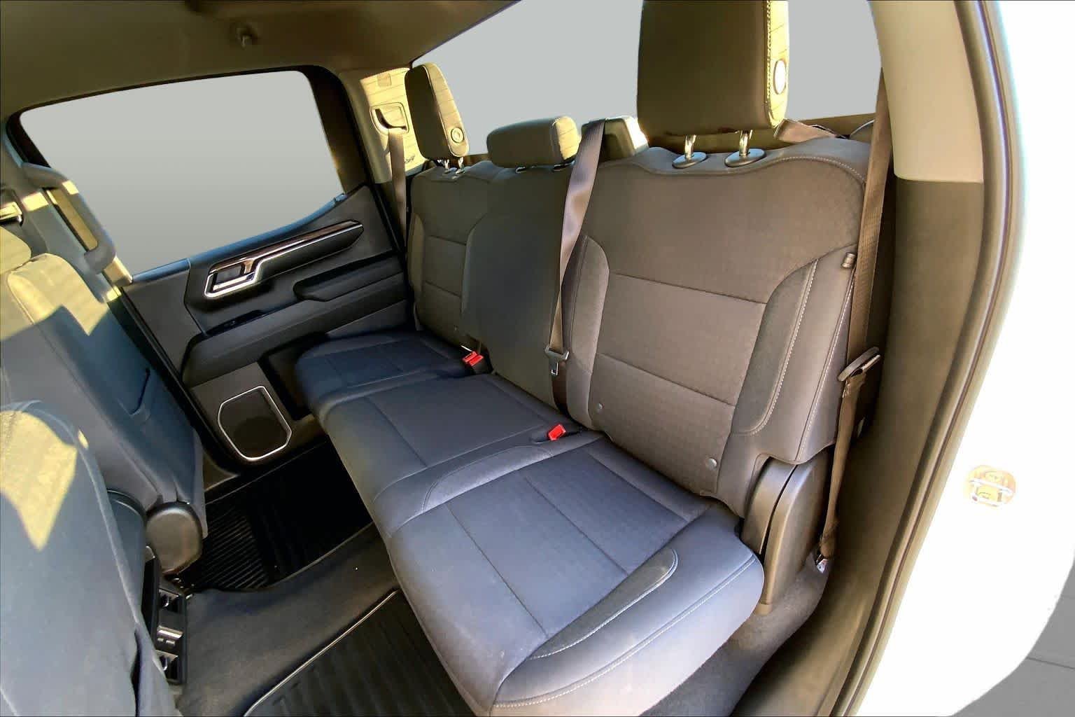Used 2024 Summit White Chevrolet RST image 18