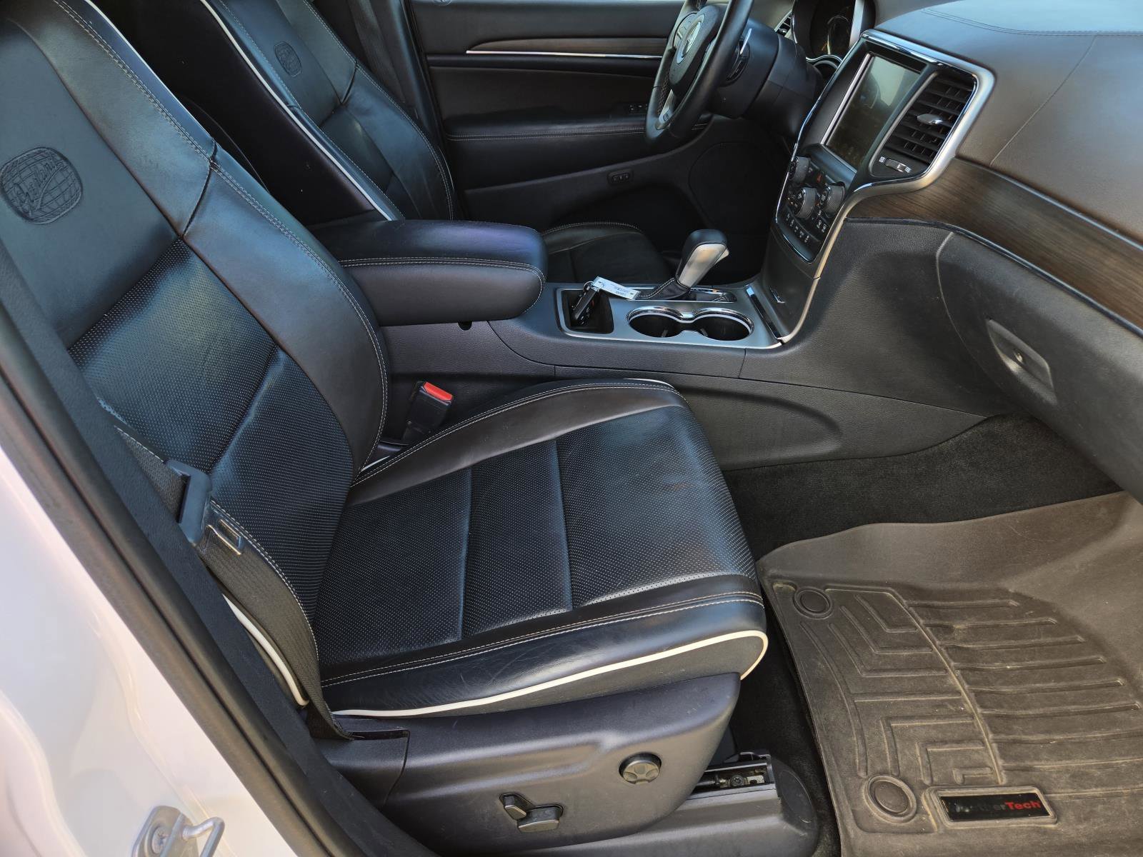 Used 2017 Ivory 3-Coat Jeep Overland image 39