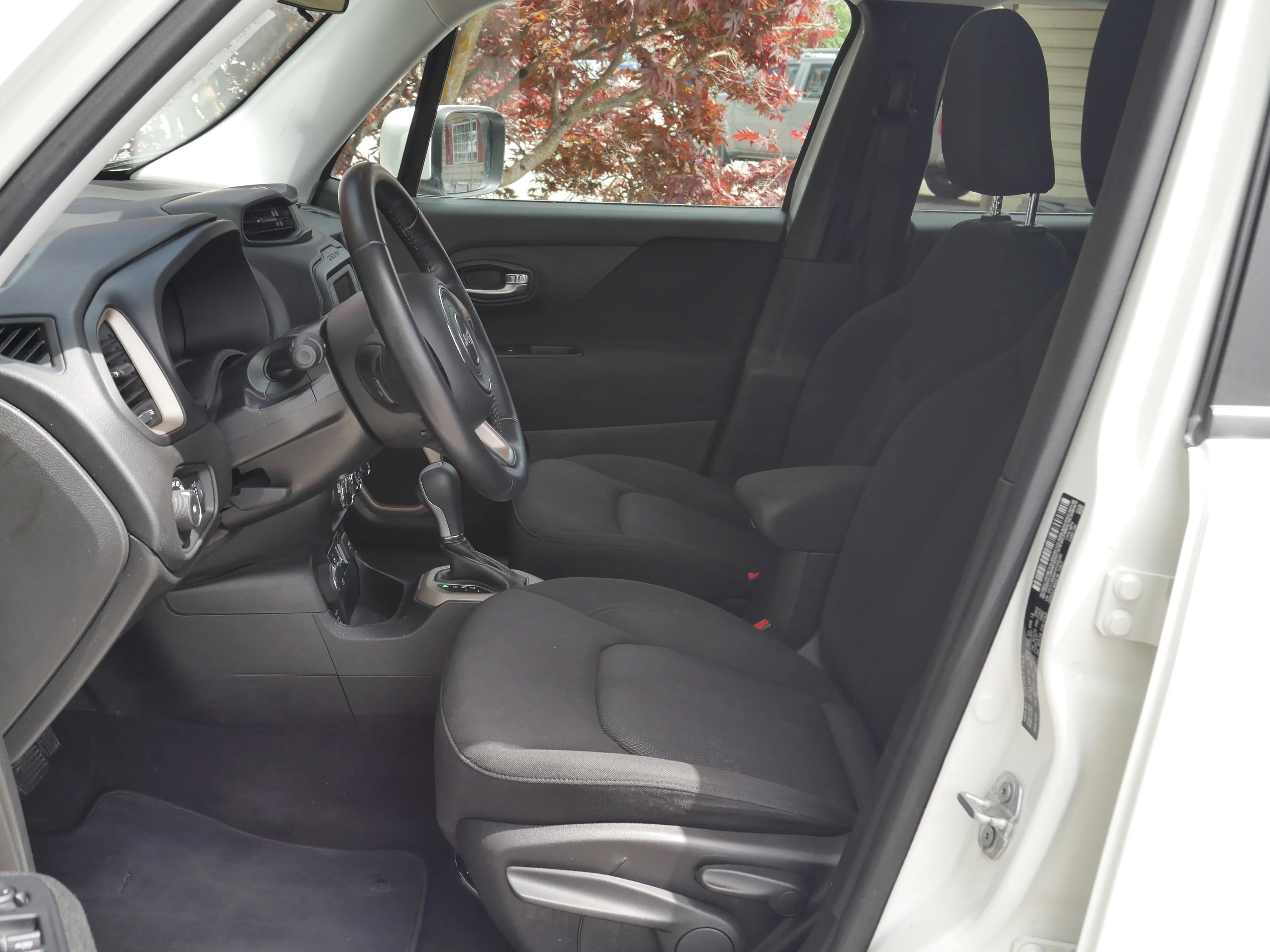 Used 2017 Alpine White Jeep Latitude image 3