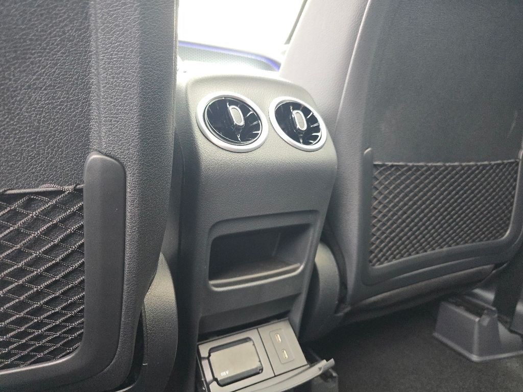New 2026 Polar White Mercedes-Benz GLB 250 image 24
