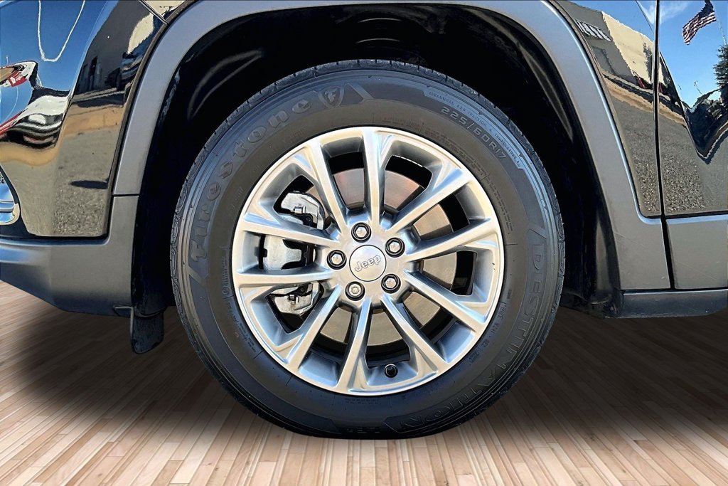 Used 2022 Black Jeep Latitude Lux image 8