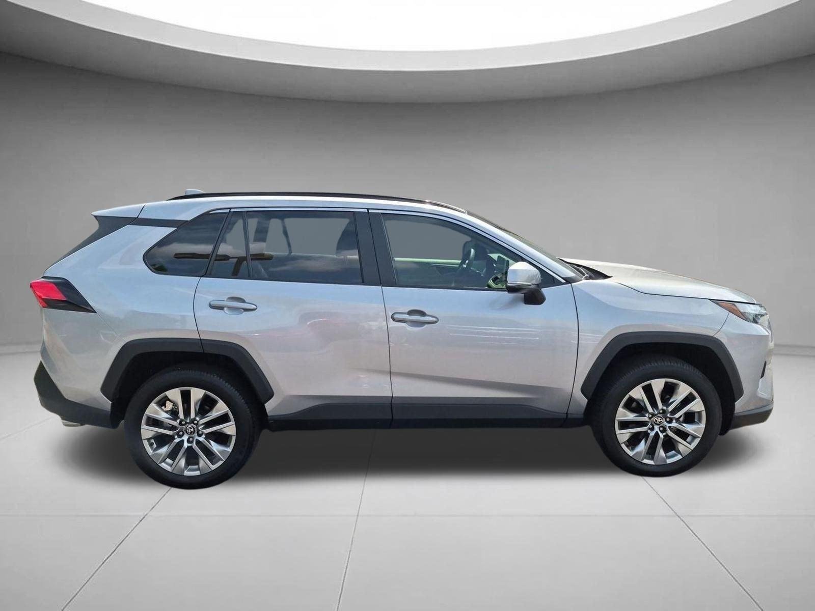 Used 2025 Silver Sky Metallic Toyota XLE Premium image 6