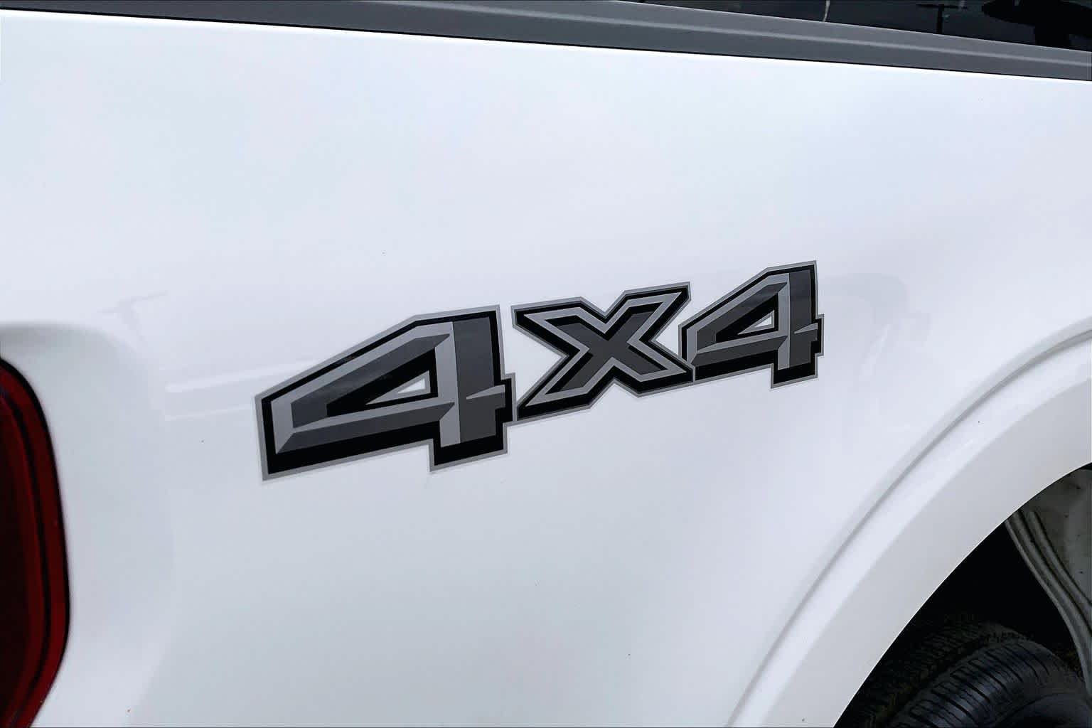 Used 2025 Oxford White Ford XLT image 30