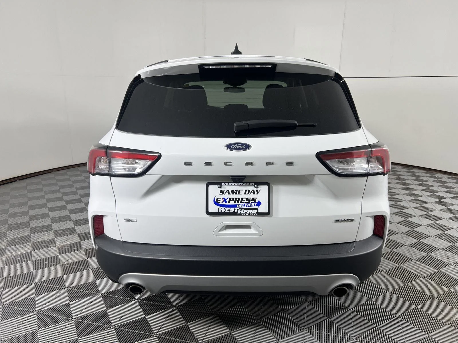 Used 2022 Oxford White Ford SE image 9