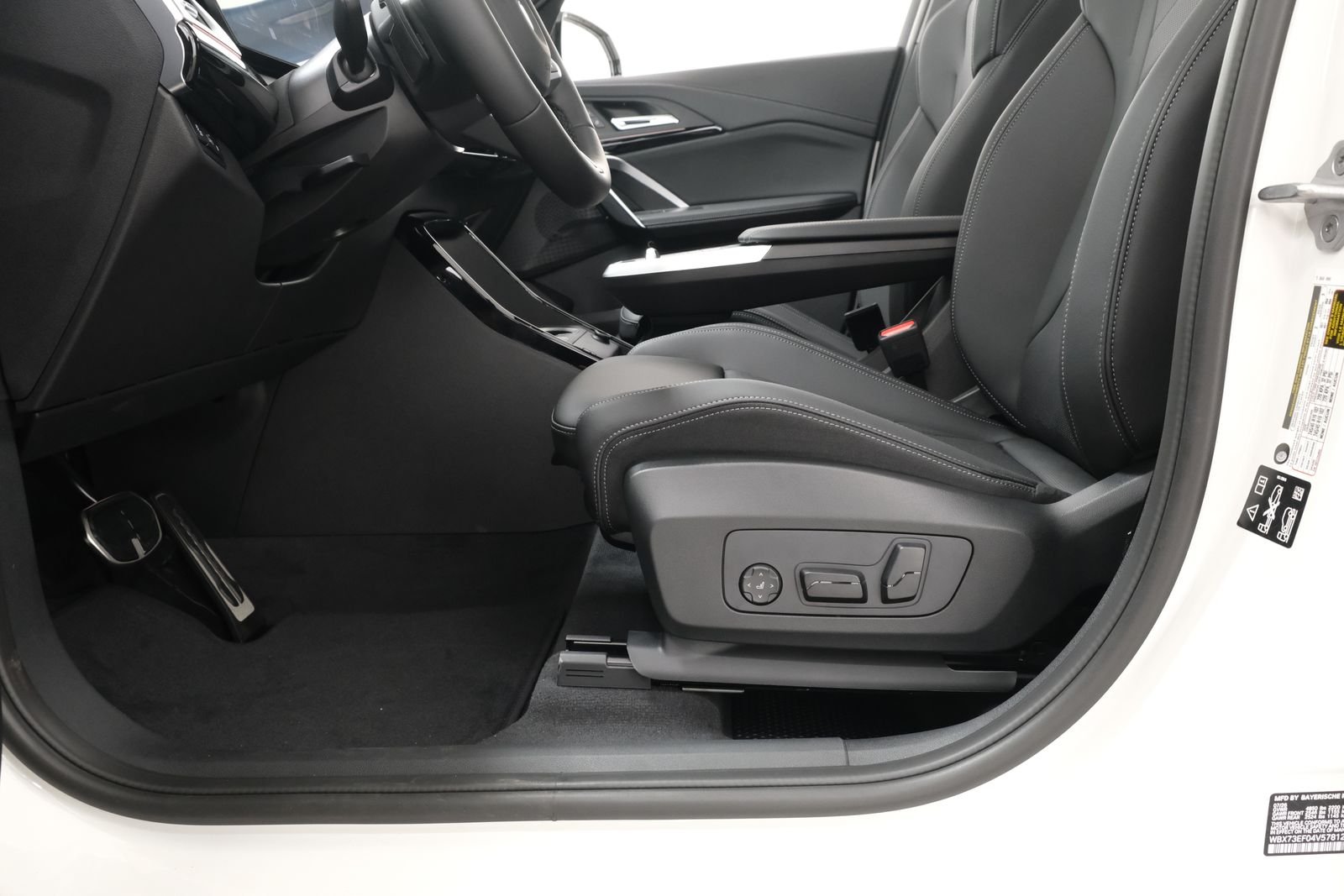New 2027 Alpine White BMW xDrive28i image 30