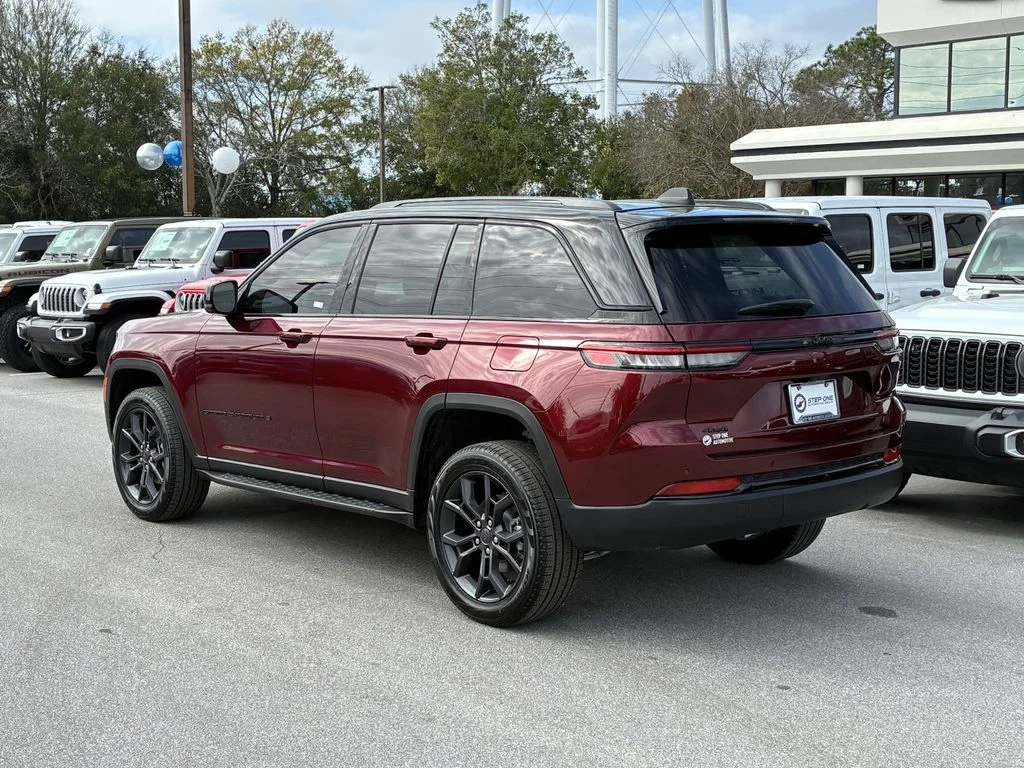New 2025 Velvet Red Pearl-Coat Exterior Paint Jeep Limited image 7