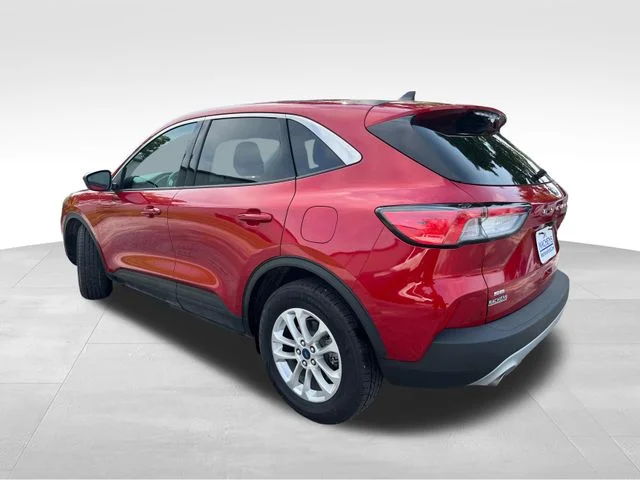 Used 2022 Red Ford SE image 4