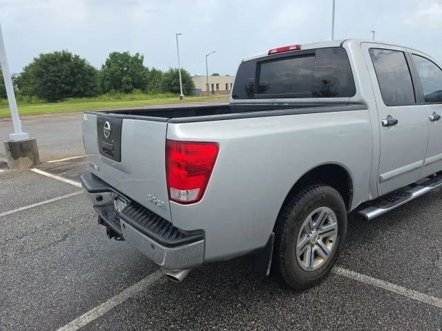 Used 2009 Silver Nissan SE image 3