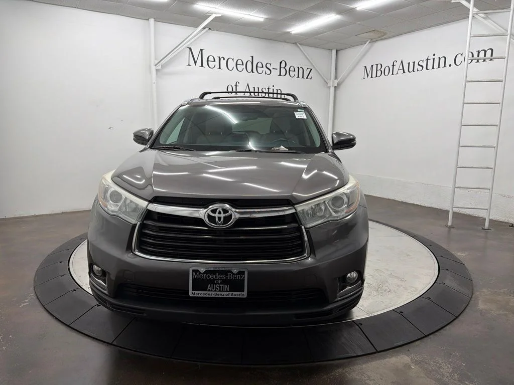 Used 2015 Gray Toyota Limited image 2
