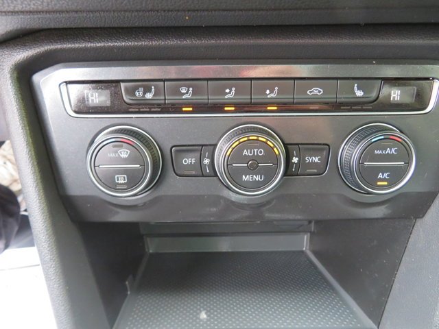 Used 2019 Cardinal Red Metallic Volkswagen SEL Premium image 26