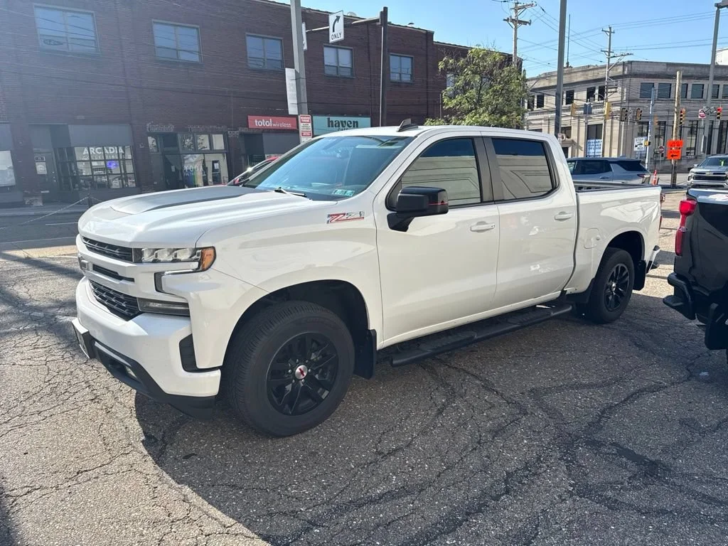 Used 2021 SUMMIT WHITE Chevrolet RST image 2