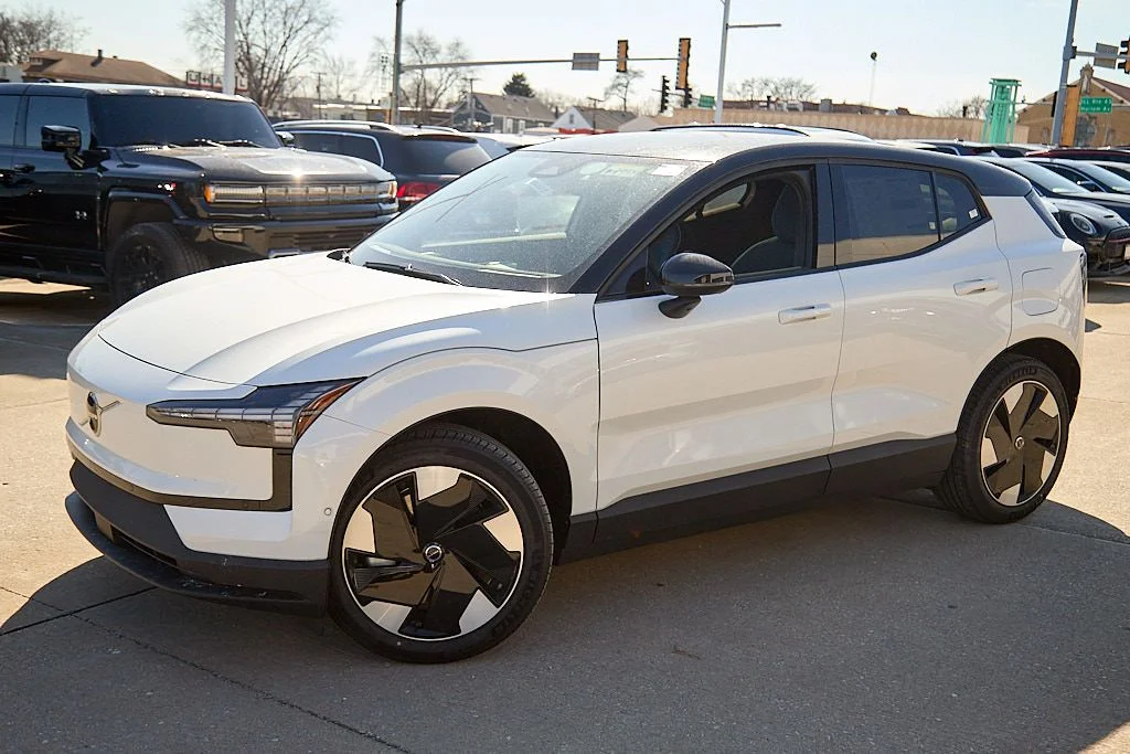 New 2026 Crystal White Volvo Ultra image 3