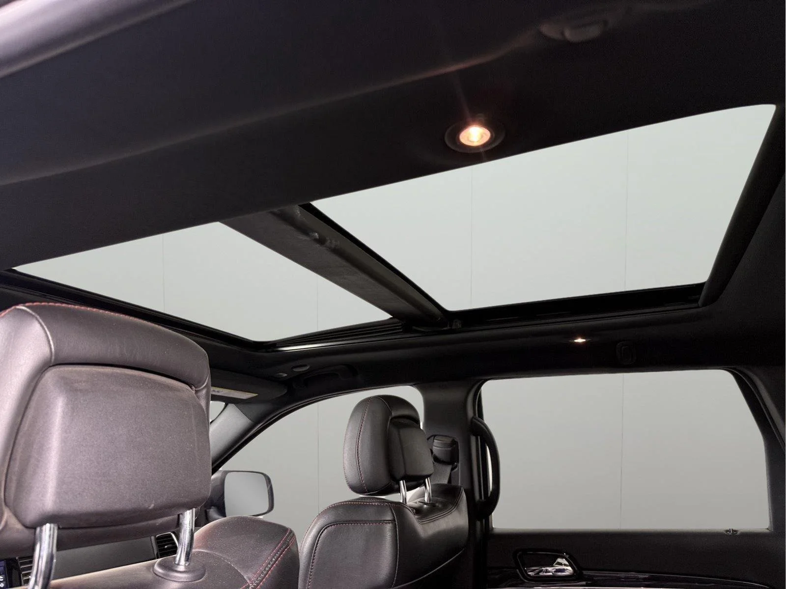 Used 2019 Bright White Clearcoat Jeep Trailhawk image 9