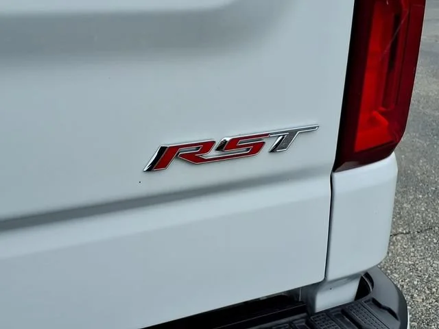 New 2026 Summit White Chevrolet RST image 20
