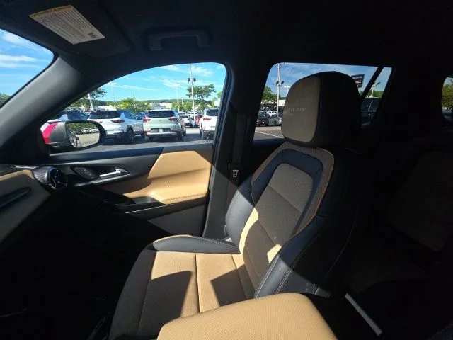 Used 2025 Red Chevrolet ACTIV image 22