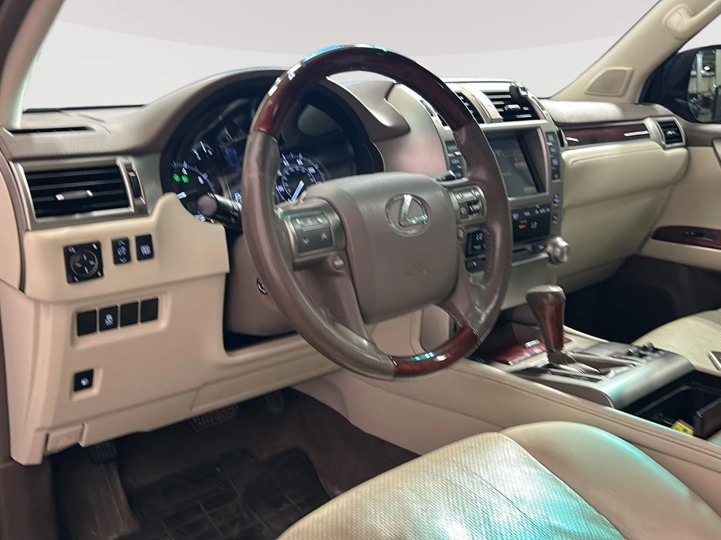 Used 2010 Claret Mica Lexus Base image 5