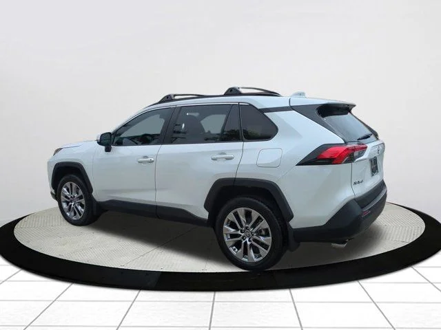 Used 2024 Beige Toyota XLE Premium image 5