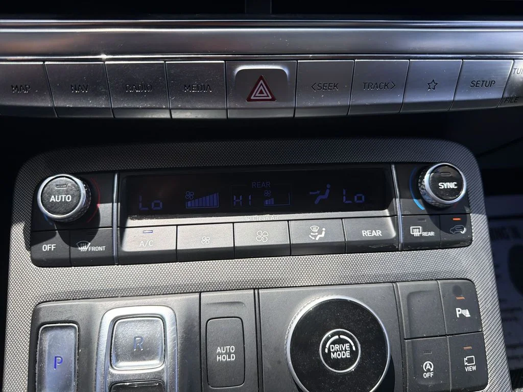 Used 2022 Black Hyundai Calligraphy image 17