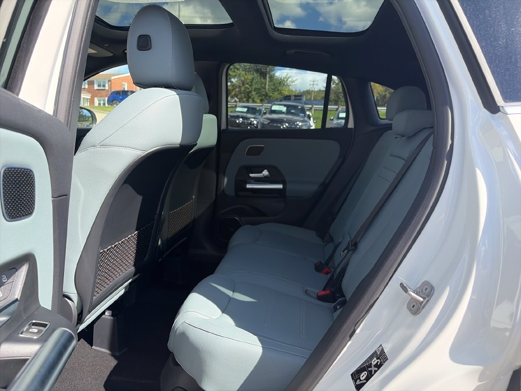 New 2026 Polar White Mercedes-Benz GLA 250 image 24