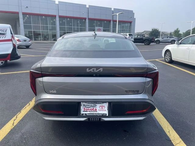 2025 Kia K4 LXS - Photo 32