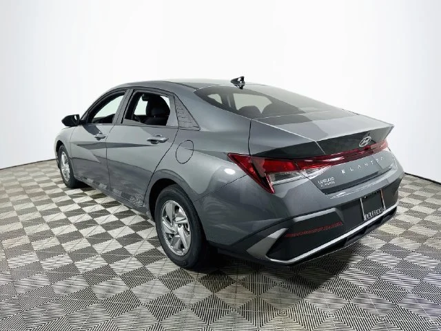 New 2026 Hyundai ELANTRA SE